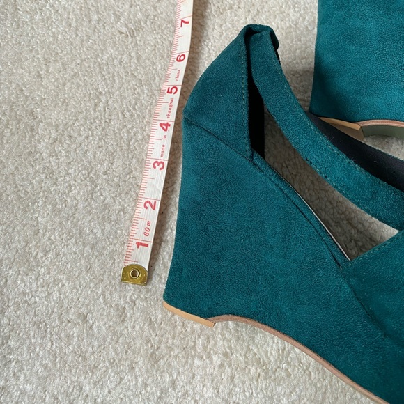 **BRAND NEW WEDGES HEELS** - Picture 6 of 8
